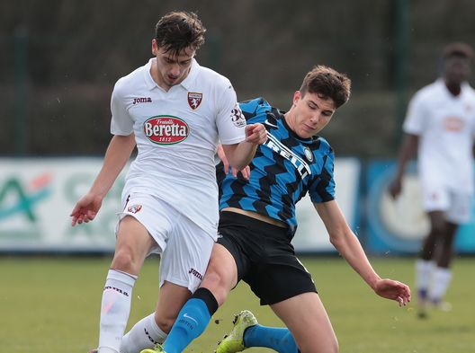 MILAN, ITALY - JANUARY 23: Cesare Casadei of FC Internazionale competes for the ball during the Primavera 1 TIM match between FC Internazionale U19 and Torino FC U19 at Suning Youth Development Centre in memory of Giacinto Facchetti on January 23, 2021 in Milan, Italy. (Photo by Emilio Andreoli - Inter/Inter via Getty Images) MILAN, ITALY - JANUARY 23: Cesare Casadei of FC Internazionale competes for the ball during the Primavera 1 TIM match between FC Internazionale U19 and Torino FC U19 at Suning Youth Development Centre in memory of Giacinto Facchetti on January 23, 2021 in Milan, Italy. (Photo by Emilio Andreoli - Inter/Inter via Getty Images)