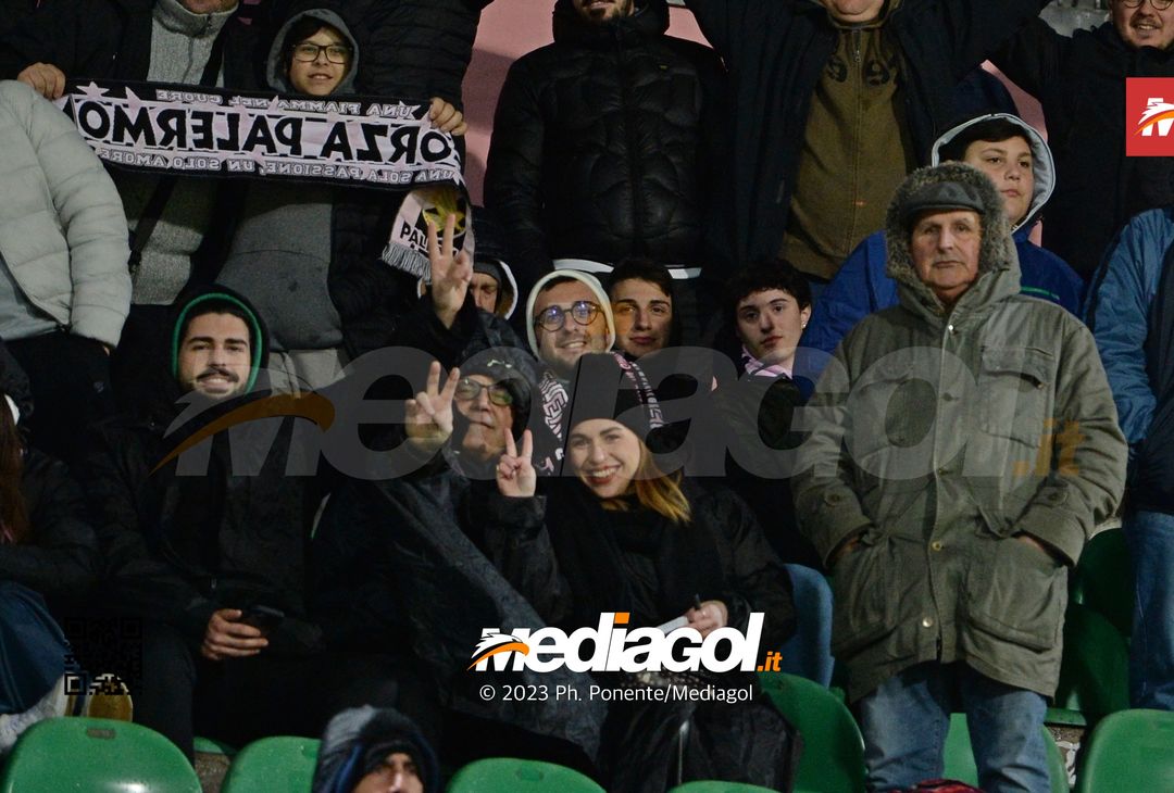 FOTOTIFO Palermo-Ternana 0-0, gli scatti ai tifosi al “Renzo Barbera” (Gallery) - immagine 29