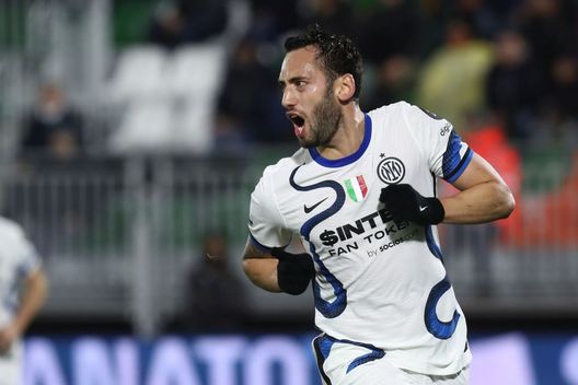 Getty Images Calhanoglu, 3 indizi fanno una prova. Con buona pace dei tifosi milanisti che…- immagine 2