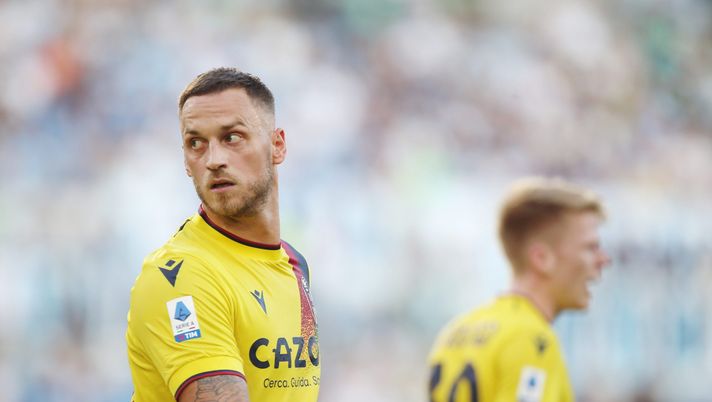ROME, ITALY - AUGUST 14: Marko Arnautovic of FC Bologna looks on during the Serie A match between SS Lazio and Bologna FC at Stadio Olimpico on August 14, 2022 in Rome, Italy. (Photo by Paolo Bruno/Getty Images) UFFICIALE – I convocati di Motta per Napoli: manca Arnautovic! Out anche Schouten - immagine 1