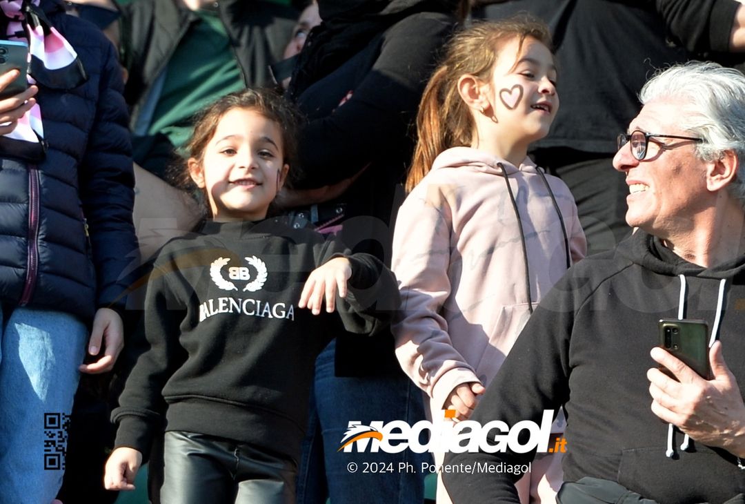 FOTOTIFO Palermo-Como 3-0, gli scatti ai tifosi al “Renzo Barbera” (GALLERY) - immagine 113