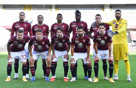 TURIN, ITALY - NOVEMBER 08: Team of Torino FC line up during the Serie A match between Torino FC and FC Crotone at Stadio Olimpico di Torino on November 8, 2020 in Turin, Italy. (Photo by Valerio Pennicino/Getty Images) TURIN, ITALY - NOVEMBER 08: Team of Torino FC line up during the Serie A match between Torino FC and FC Crotone at Stadio Olimpico di Torino on November 8, 2020 in Turin, Italy. (Photo by Valerio Pennicino/Getty Images)