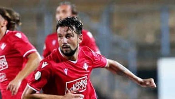  DANIELE PAPONI Vero che i gol realizzati in passato non sono indicativi del rendimento futuro, ma per noi questo è un colpo intelligente, perchè piazzato anticipando tutti, appena l'attaccante si è svincolato dal Piacenza. E se la vena realizzativa è la stessa dello scorso anno, il Padova il suo bomber ce l'ha in casa e deve solo aspettarlo 