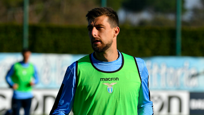 Infortunio Acerbi, Gazzetta: “Lo scenario peggiore è sentenza: il piano del rientro” Infortunio Acerbi, Gazzetta: “Lo scenario peggiore è sentenza: il piano del rientro” - immagine 1