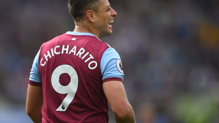 BRIGHTON, ENGLAND - AUGUST 17: Javier Hernandez of West Ham United celebrates after scoring during the Premier League match between Brighton & Hove Albion and West Ham United at American Express Community Stadium on August 17, 2019 in Brighton, United Kingdom. (Photo by Mike Hewitt/Getty Images) Chicharito Hernandez e la depressione: “Recitavo una parte. Sono sensibile, ma lo nascondevo, dovevo farlo” - immagine 1