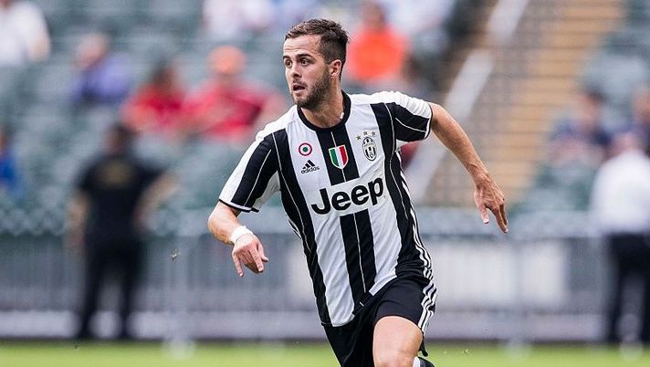 HONG KONG - JULY 30: Juventus' player Miralem Pjanic in action during the South China vs Juventus match of the AET International Challenge Cup on 30 July 2016 at Hong Kong Stadium, in Hong Kong, Hong Kong. (Photo by Power Sport Images/Getty Images) Juve, tutti i cambi per Udine: sette novità per Allegri! Da Pjanic a Rincon e l’attacco… - immagine 1
