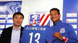 Shanghai Shenhua, Tevez e Guarin non giocano. L’allenatore: “Sono entrambi in sovrappeso”