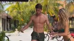 VIDEO / Maldive in famiglia per Rugani: il balletto con la Persico e loro figlio