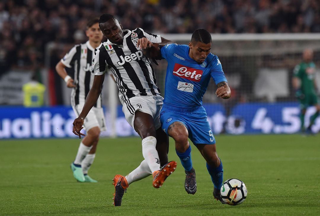  TURIN, ITALY - APRIL 22:  Blaise Matuidi of Juventus competes for the ball with Allan of SSC Napoli during the serie A match between Juventus and SSC Napoli on April 22, 2018 in Turin, Italy.  (Photo by Tullio Puglia - Juventus/Juventus FC via Getty Images) 