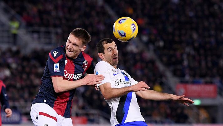 Inter, la foto di Mkhitaryan scatena gli sfottò dei compagni: geniale la risposta a Thuram - immagine 1