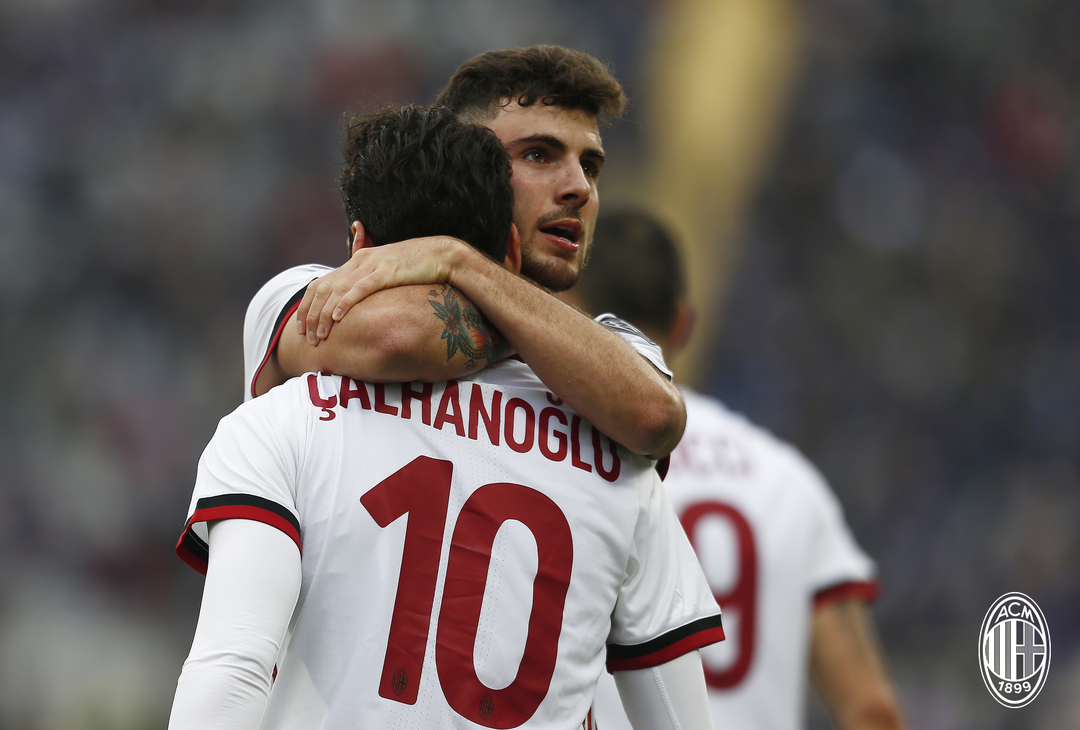  Hakan Calhanoglu e Patrick Cutrone in Fiorentina-Milan (credits: acmilan.com) 