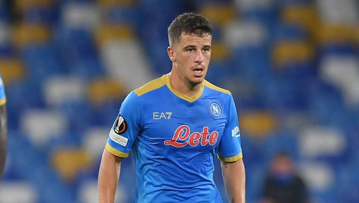 NAPLES, ITALY - OCTOBER 21: Diego Demme of SSC Napoli runs with the ball during the UEFA Europa League group C match between SSC Napoli and Legia Warszawa at Stadio Diego Armando Maradona on October 21, 2021 in Naples, Italy. (Photo by Francesco Pecoraro/Getty Images) Non solo Fabian out: il Napoli cambierà così durante la Coppa d’Africa - immagine 1