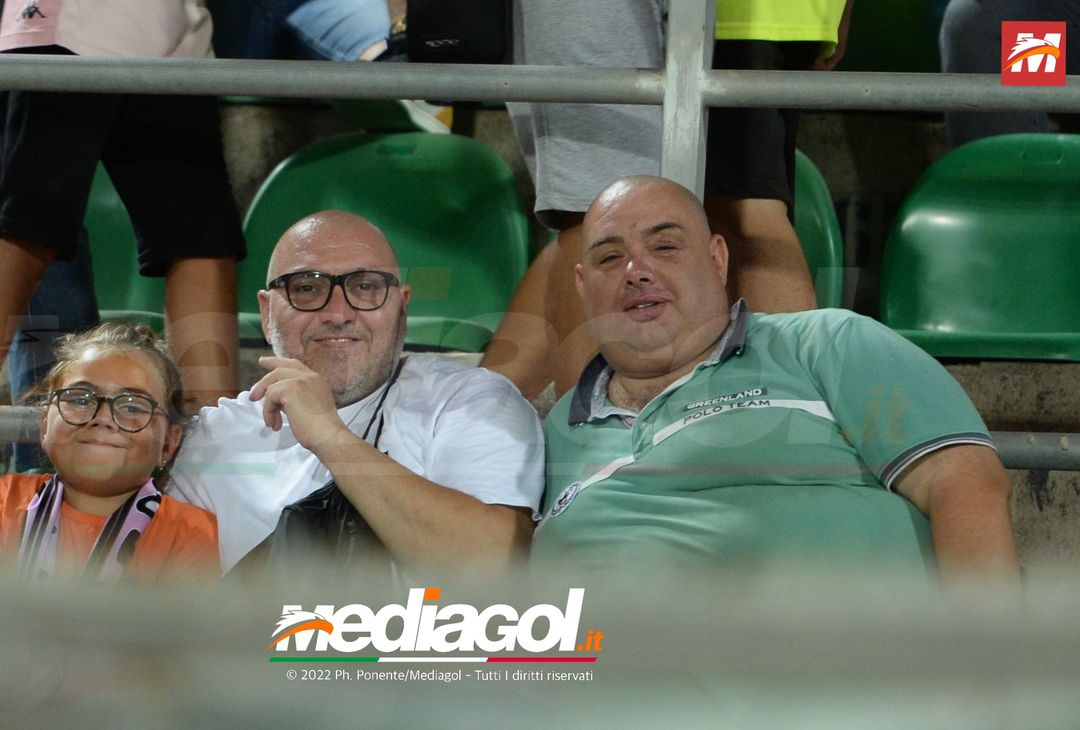 FOTOTIFO, Palermo-Genoa 1-0: i tifosi allo stadio “Renzo Barbera” (Gallery) - immagine 40