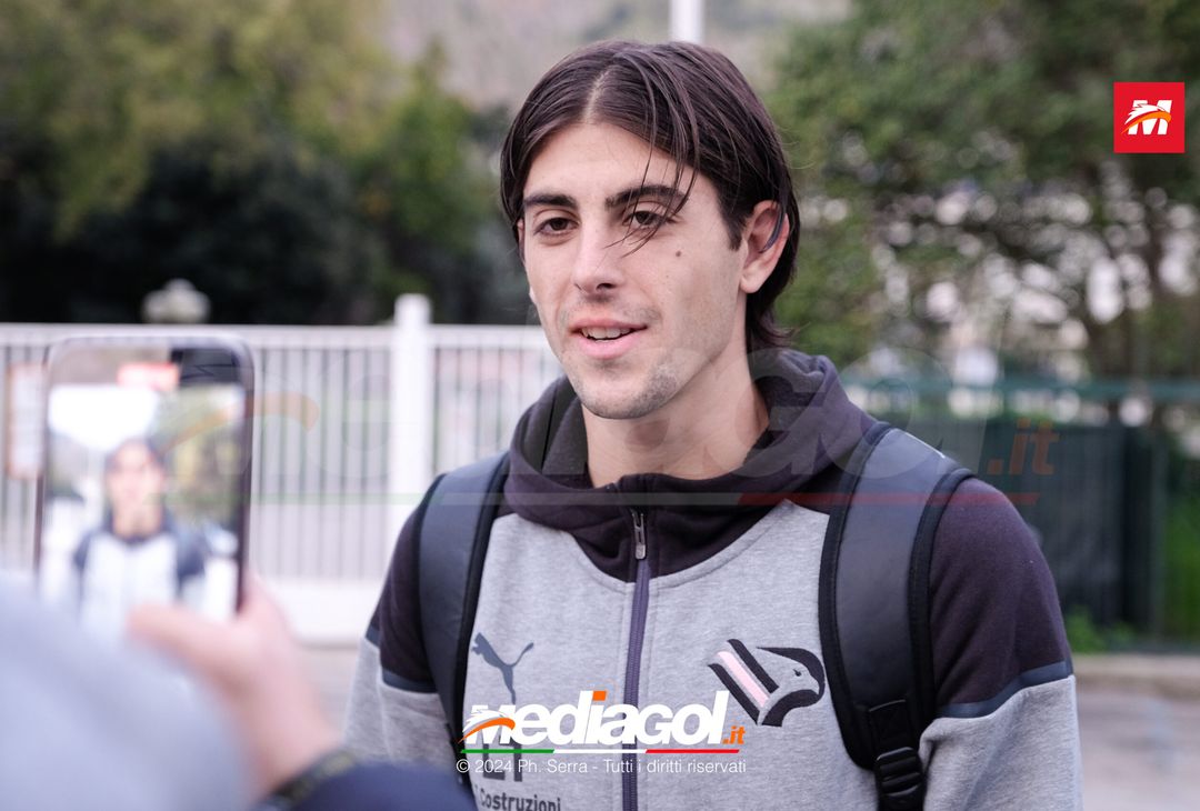 FOTO PALERMO: il Palermo si raduna al parcheggio dell’Ippodromo (GALLERY) - immagine 4