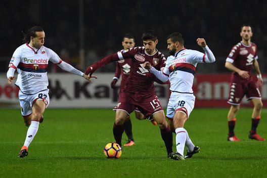 TURIN, ITALY - DECEMBER 22: Marco Benassi (C) of FC Torino is challenged by Tomas Rincon (R) and Diego Laxalt of Genoa CFC during the Serie A match between FC Torino and Genoa CFC at Stadio Olimpico di Torino on December 22, 2016 in Turin, Italy. (Photo by Valerio Pennicino/Getty Images) TURIN, ITALY - DECEMBER 22: Marco Benassi (C) of FC Torino is challenged by Tomas Rincon (R) and Diego Laxalt of Genoa CFC during the Serie A match between FC Torino and Genoa CFC at Stadio Olimpico di Torino on December 22, 2016 in Turin, Italy. (Photo by Valerio Pennicino/Getty Images)