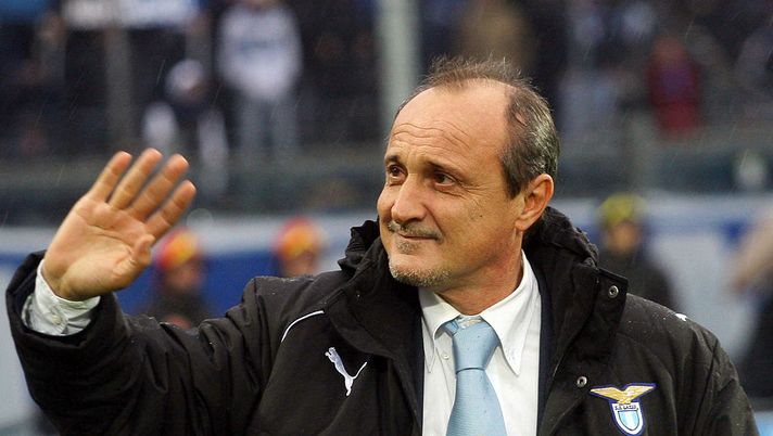 BERGAMO, ITALY - NOVEMBER 30: Delio Rossi, manager of Lazio, waves during the Serie A match between Atalanta and Lazio at the Rigamonti Stadio on November 30, 2008 in Bergamo, Italy. (Photo by New Press/Getty Images) BERGAMO, ITALY - NOVEMBER 30: Delio Rossi, manager of Lazio, waves during the Serie A match between Atalanta and Lazio at the Rigamonti Stadio on November 30, 2008 in Bergamo, Italy. (Photo by New Press/Getty Images)