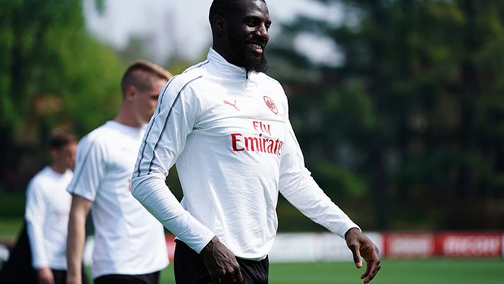 Tiemoue Bakayoko, in allenamento con il Milan a Milanello (credits: acmilan.com) Tiemoue Bakayoko, in allenamento con il Milan a Milanello (credits: acmilan.com)