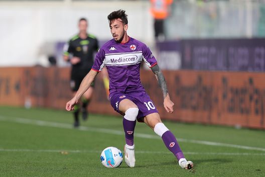 FLORENCE, ITALY - OCTOBER 24: Gaetano Castrovilli of ACF Fiorentina in action during the Serie A match between ACF Fiorentina and Cagliari Calcio at Stadio Artemio Franchi on October 24, 2021 in Florence, Italy. (Photo by Gabriele Maltinti/Getty Images) Fiorentina, matrimonio e Mondiali: Castrovilli, il 2022 deve essere il tuo anno- immagine 2