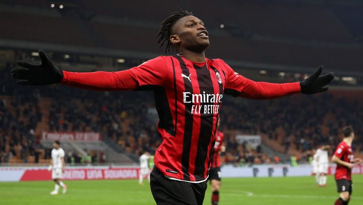 MILAN, ITALY - JANUARY 17: Rafael Leao of AC Milan celebrates after scoring the opening goal during the Serie A match between AC Milan and Spezia Calcio at Stadio Giuseppe Meazza on January 17, 2022 in Milan, Italy. (Photo by Marco Luzzani/Getty Images)