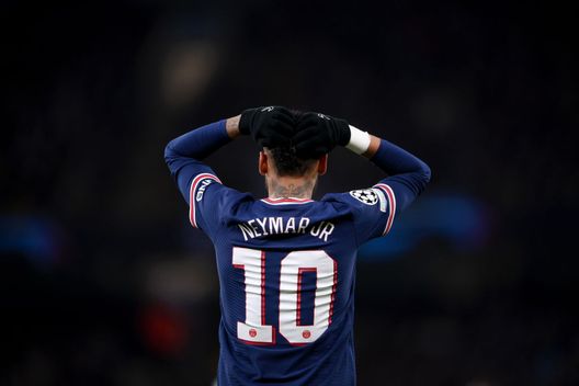 MANCHESTER, ENGLAND - NOVEMBER 24: Neymar of Paris Saint-Germain reacts after a missed chance during the UEFA Champions League group A match between Manchester City and Paris Saint-Germain at Etihad Stadium on November 24, 2021 in Manchester, England. (Photo by Laurence Griffiths/Getty Images) Rivoluzione francese al PSG: dopo Leonardo potrebbe toccare a Neymar…- immagine 2