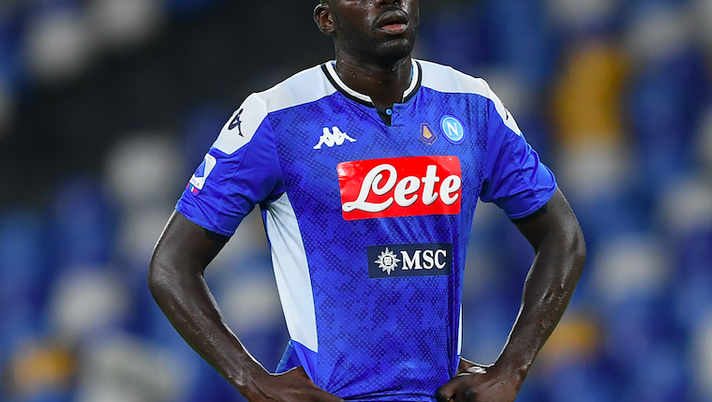 Napoli, Koulibaly non è al meglio: fuori contro la Lazio, si arrende nel secondo tempo Napoli, Koulibaly non è al meglio: fuori contro la Lazio, si arrende nel secondo tempo - immagine 1