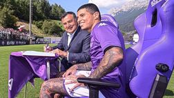 FOTO – Dodò in Brasile, fa visita al consolato italiano per il visto