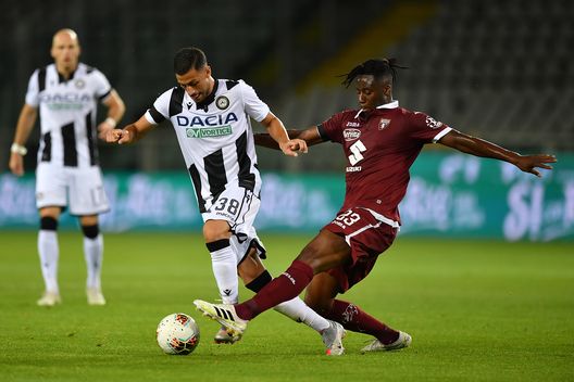 TURIN, ITALY - JUNE 23: Soualiho Meite (R) of Torino FC is tackled Rolando Mandragora of Udinese Calcio during the Serie A match between Torino FC and Udinese Calcio at Stadio Olimpico di Torino on June 23, 2020 in Turin, Italy. (Photo by Valerio Pennicino/Getty Images) Sirigu alti e bassi, Lyanco e Meité giocano poco: così se la cavano gli ex Toro- immagine 5