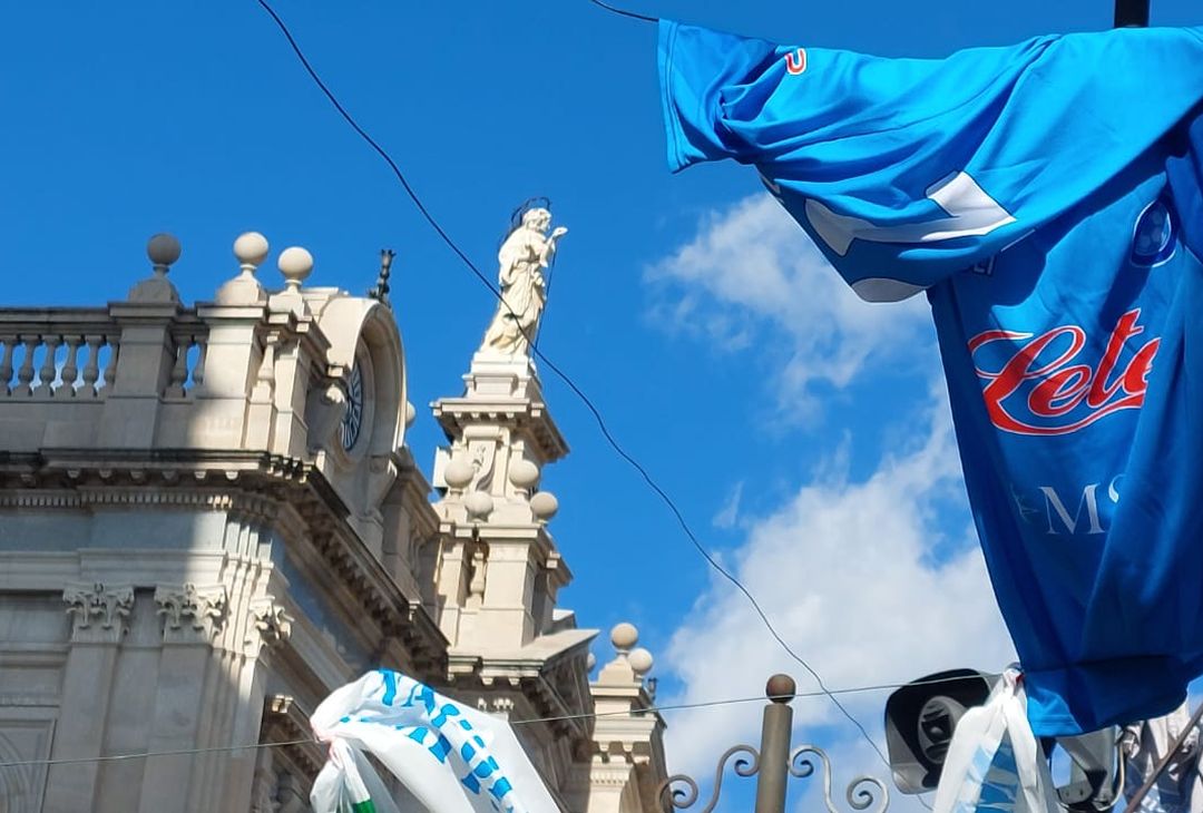 GALLERY Pompei è già pronta per la Festa Scudetto: la città si tinge di azzurro - immagine 2