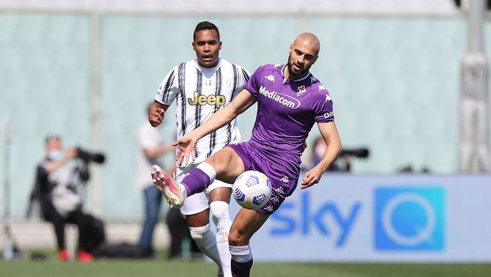 FLORENCE, ITALY - APRIL 25: Sofyan Amrabat of ACF Fiorentina in action during the Serie A match between ACF Fiorentina and Juventus at Stadio Artemio Franchi on April 25, 2021 in Florence, Italy. Sporting stadiums around Italy remain under strict restrictions due to the Coronavirus Pandemic as Government social distancing laws prohibit fans inside venues resulting in games being played behind closed doors. (Photo by Gabriele Maltinti/Getty Images) FLORENCE, ITALY - APRIL 25: Sofyan Amrabat of ACF Fiorentina in action during the Serie A match between ACF Fiorentina and Juventus at Stadio Artemio Franchi on April 25, 2021 in Florence, Italy. Sporting stadiums around Italy remain under strict restrictions due to the Coronavirus Pandemic as Government social distancing laws prohibit fans inside venues resulting in games being played behind closed doors. (Photo by Gabriele Maltinti/Getty Images)