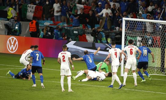 Rete Bonucci contro l'Inghilterra Rete Bonucci contro l'Inghilterra