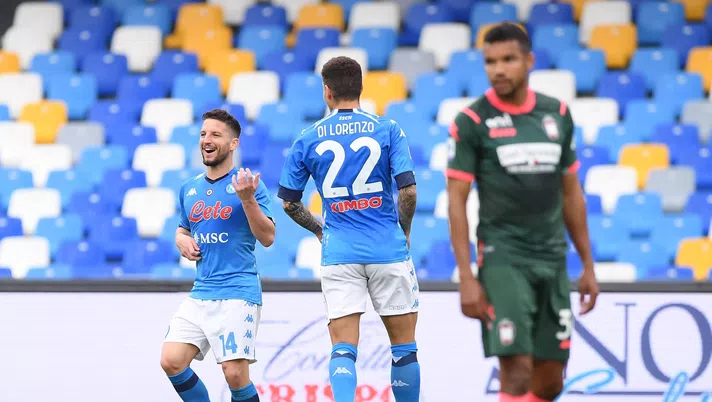 NAPLES, ITALY - APRIL 03: Dries Mertens of Napoli celebrates after scoring the first goal of Napoli during the Serie A match between SSC Napoli and FC Crotone at Stadio Diego Armando Maradona on April 03, 2021 in Naples, Italy. Sporting stadiums around Italy remain under strict restrictions due to the Coronavirus Pandemic as Government social distancing laws prohibit fans inside venues resulting in games being played behind closed doors. (Photo by SSC NAPOLI/SSC NAPOLI via Getty Images)