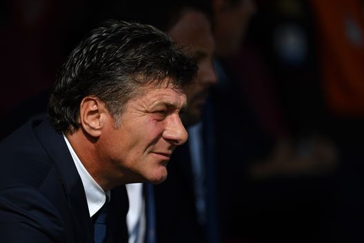  TURIN, ITALY - SEPTEMBER 23: Torino FC head coach Walter Mazzari looks on during the Serie A match between Torino FC and SSC Napoli at Stadio Olimpico di Torino on September 23, 2018 in Turin, Italy. (Photo by Valerio Pennicino/Getty Images) 