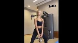 VIDEO / Viky Varga suda in palestra e dà consigli sull’allenamento ai follower