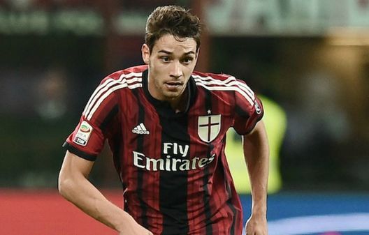 Mattia De Sciglio, terzino rossonero (fonte foto: www.stopandgoal.net) Mattia De Sciglio, terzino rossonero (fonte foto: www.stopandgoal.net)