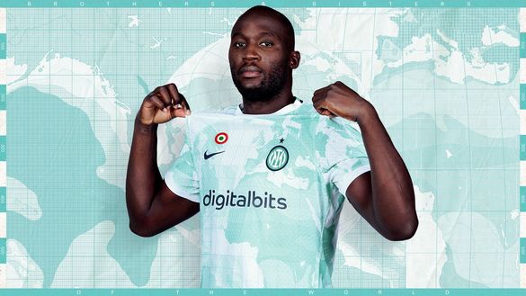 UFFICIALE – Inter, ecco la maglia Away 2022/23: “Esalta il DNA interazionale del club”- immagine 2