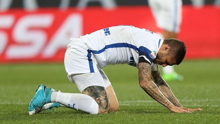 FLORENCE, ITALY - APRIL 22: Mauro Icardi of FC Internazionale reacts during the Serie A match between ACF Fiorentina v FC Internazionale at Stadio Artemio Franchi on April 22, 2017 in Florence, Italy.  (Photo by Gabriele Maltinti/Getty Images) 
