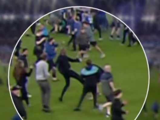 Tifosi dell’Everton provocano Patrick Vieira, il tecnico si difende con un “calcetto nel sedere”- immagine 2