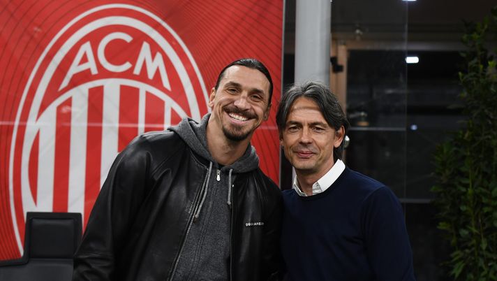 MILAN, ITALY - APRIL 15: Zlatan Ibrahimovic of AC Milan and Filippo Inzaghi attend before the Serie A match between AC Milan and Genoa CFC at Stadio Giuseppe Meazza on April 15, 2022 in Milan, Italy. (Photo by AC Milan/AC Milan via Getty Images)
