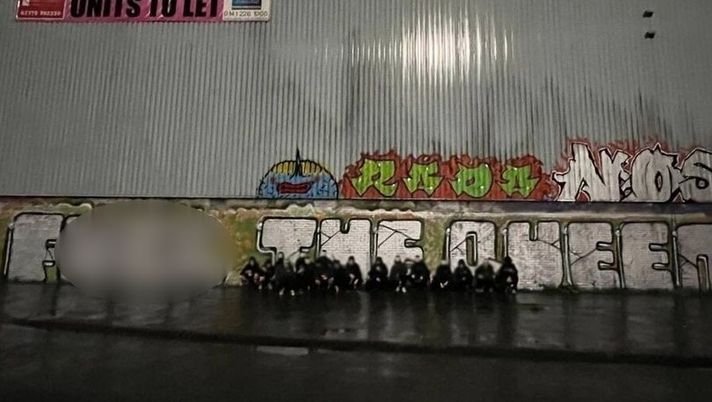 A Glasgow è derby anche fra Papa e Regina: un Fuck dopo l’altro sui muri della città - immagine 1