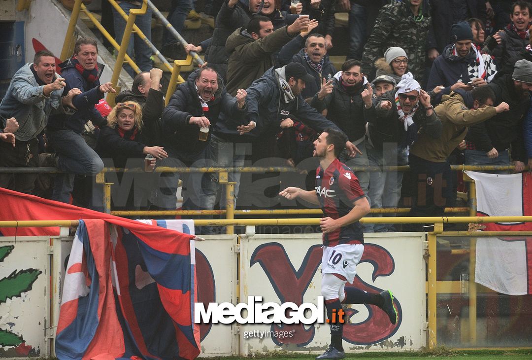  BOLOGNA, ITALY - NOVEMBER 20:  Mattia Destro # 10 of Bologna FC celebrates after scoring his team's first goal during the Serie A match between Bologna FC and US Citta di Palermo at Stadio Renato Dall'Ara on November 20, 2016 in Bologna, Italy.  (Photo by Mario Carlini / Iguana Press/Getty Images) 