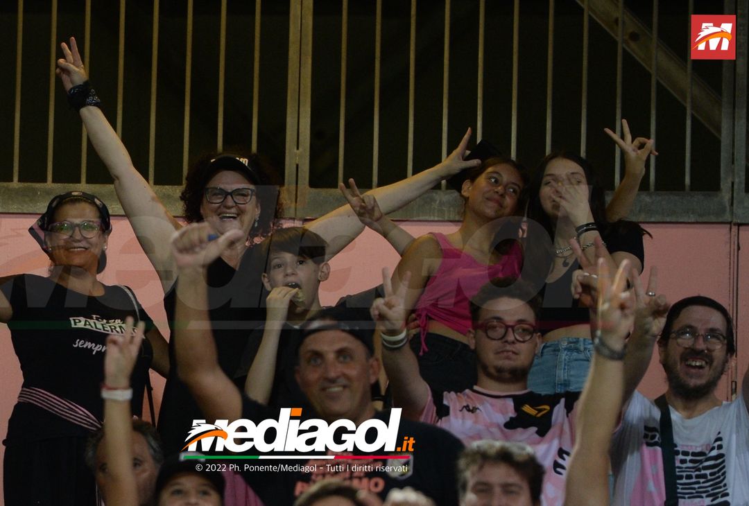 FOTOTIFO, Palermo-Genoa 1-0: i tifosi allo stadio “Renzo Barbera” (Gallery) - immagine 22