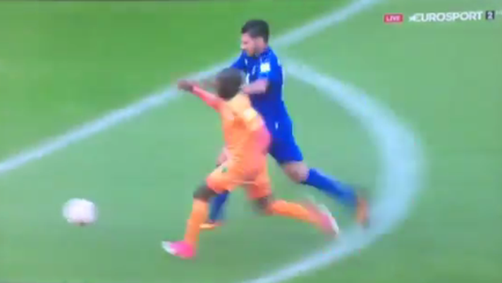 Pezzella espulso al Mondiale, Marson da casa: “Fa più danni l’arbitro o la VAR?” 