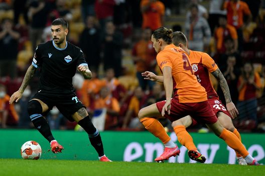 ISTANBUL, TURKEY - SEPTEMBER 16: Mattia Zaccagni of SS Lazio compete for the ball with Taylan Antalyali of Galatasaray during the UEFA Europa League group E match between Galatasaray and Lazio Roma at Turk Telekom Arena on September 16, 2021 in Istanbul, Turkey. (Photo by Marco Rosi - SS Lazio/Getty Images) ISTANBUL, TURKEY - SEPTEMBER 16: Mattia Zaccagni of SS Lazio compete for the ball with Taylan Antalyali of Galatasaray during the UEFA Europa League group E match between Galatasaray and Lazio Roma at Turk Telekom Arena on September 16, 2021 in Istanbul, Turkey. (Photo by Marco Rosi - SS Lazio/Getty Images)