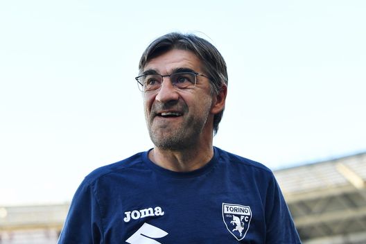 TURIN, ITALY - AUGUST 20: Ivan Juric, Head Coach of Torino FC looks on during the Serie A match between Torino FC and SS Lazio at Stadio Olimpico di Torino on August 20, 2022 in Turin, . (Photo by Valerio Pennicino/Getty Images) Il Torino è ponto a chiudere per un difensore, pallino del mercato viola- immagine 2