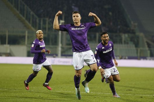 FLORENCE, ITALY - FEBRUARY 01: Luka Jovic of ACF Fiorentina celebrates after scoring a goal during the Coppa Italia Quarter Final matcy between Fiorentina and Torino at Stadio Artemio Franchi on February 1, 2023 in Florence, Italy. (Photo by Gabriele Maltinti/Getty Images) Cecchi: “Abbiamo scoperto due attaccanti. Amrabat? Dispiaciuto per i fischi.”- immagine 2