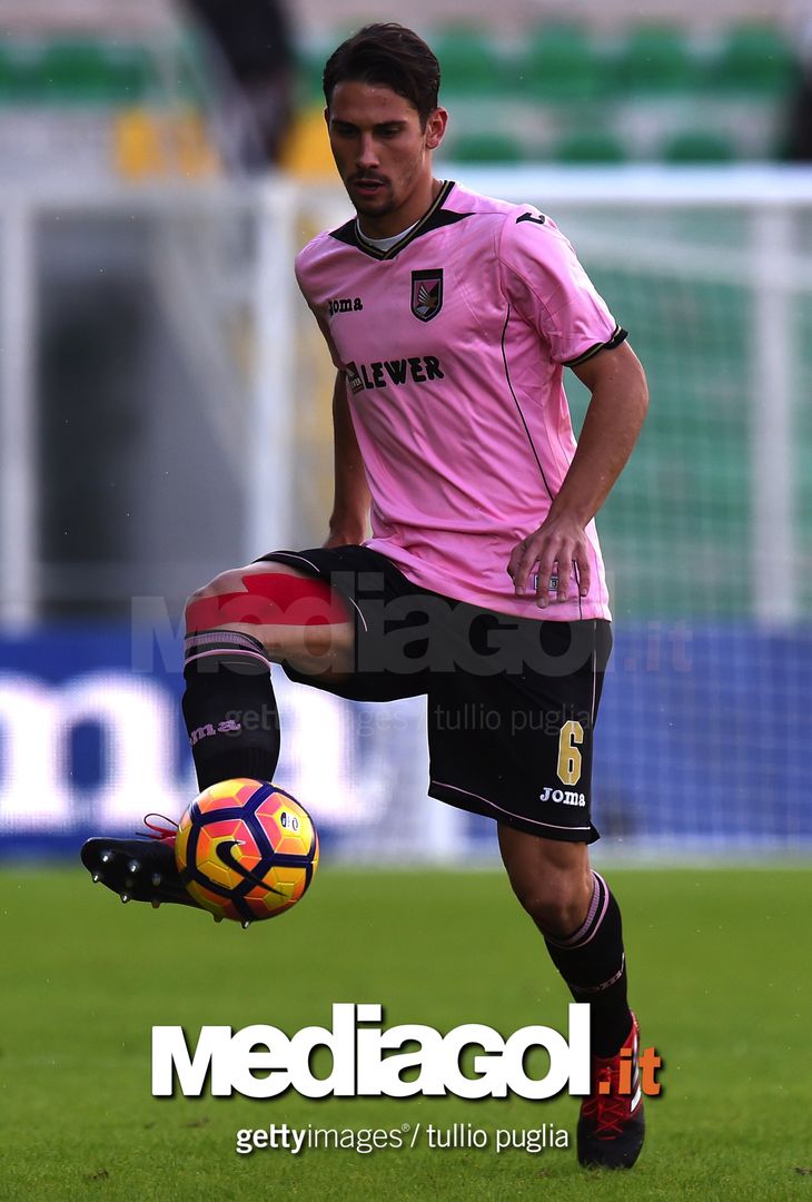  PALERMO, ITALY - NOVEMBER 30:  Edoardo Goldaniga of Palermo in action during the TIM Cup match between US Citta di Palermo and AC Spezia at Stadio Renzo Barbera on November 30, 2016 in Palermo, Italy.  (Photo by Tullio M. Puglia/Getty Images) 