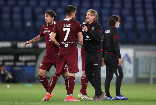 ROME, ITALY - MAY 18: Sasa Lukic of Torino FC and Davide Nicola, Head Coach of Torino FC interact following the Serie A match between SS Lazio and Torino FC at Stadio Olimpico on May 18, 2021 in Rome, Italy. Sporting stadiums around Italy remain under strict restrictions due to the Coronavirus Pandemic as Government social distancing laws prohibit fans inside venues resulting in games being played behind closed doors. (Photo by Paolo Bruno/Getty Images) Toro, oggi sei in difficoltà. Ma il confronto con la scorsa stagione incoraggia- immagine 2
