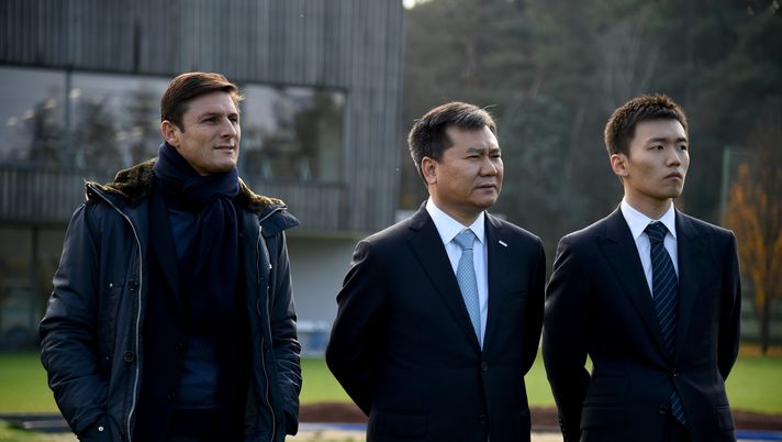 COMO, ITALY - NOVEMBER 28: (L-R) Vice President FC Internazionale Javier Zanetti, Chairman of Suning holdings group Zhang Jindong and FC Internazionale board member Steven Zhang Kangyang look on at the club's training ground at Appiano Gentile on November 28, 2016 in Como, Italy. (Photo by Claudio Villa - Inter/FC Internazionale via Getty Images) COMO, ITALY - NOVEMBER 28: (L-R) Vice President FC Internazionale Javier Zanetti, Chairman of Suning holdings group Zhang Jindong and FC Internazionale board member Steven Zhang Kangyang look on at the club's training ground at Appiano Gentile on November 28, 2016 in Como, Italy. (Photo by Claudio Villa - Inter/FC Internazionale via Getty Images)
