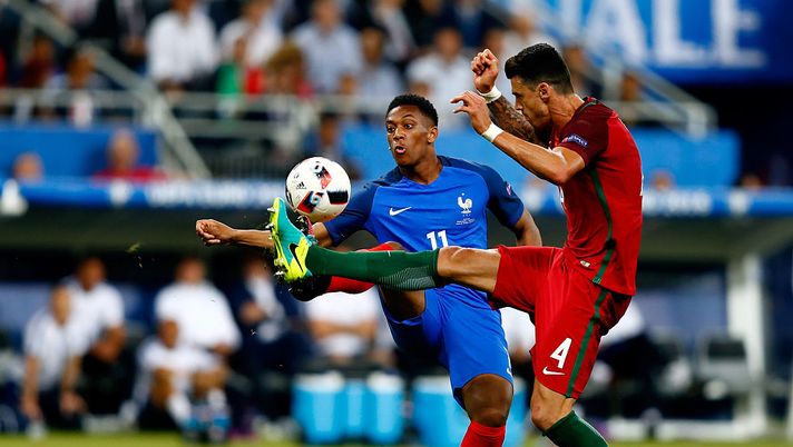 José Fonte in finale a Euro 2016 con la maglia del Portogallo: è nel mirino di Mou (Foto Getty) José Fonte in finale a Euro 2016 con la maglia del Portogallo: è nel mirino di Mou (Foto Getty)
