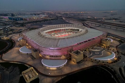 DOHA, QATAR - JUNE 23: (EDITORS NOTE: This photograph was taken using a drone) An aerial view of Ahmad Bin Ali stadium at sunset on June 23, 2022 in Al Rayyan, Qatar. Ahmad Bin Ali stadium, designed by Pattern Design studio is a host venue of the FIFA World Cup Qatar 2022 starting in November. (Photo by David Ramos/Getty Images) Qatar 2022, la Conmebol rompe con la UEFA: “Lasciamo da parte la politica e godiamoci il mondiale” - immagine 1